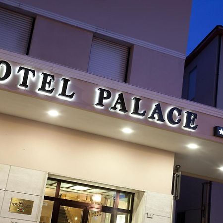 Palace Hotel Чивітанова-Марке Екстер'єр фото