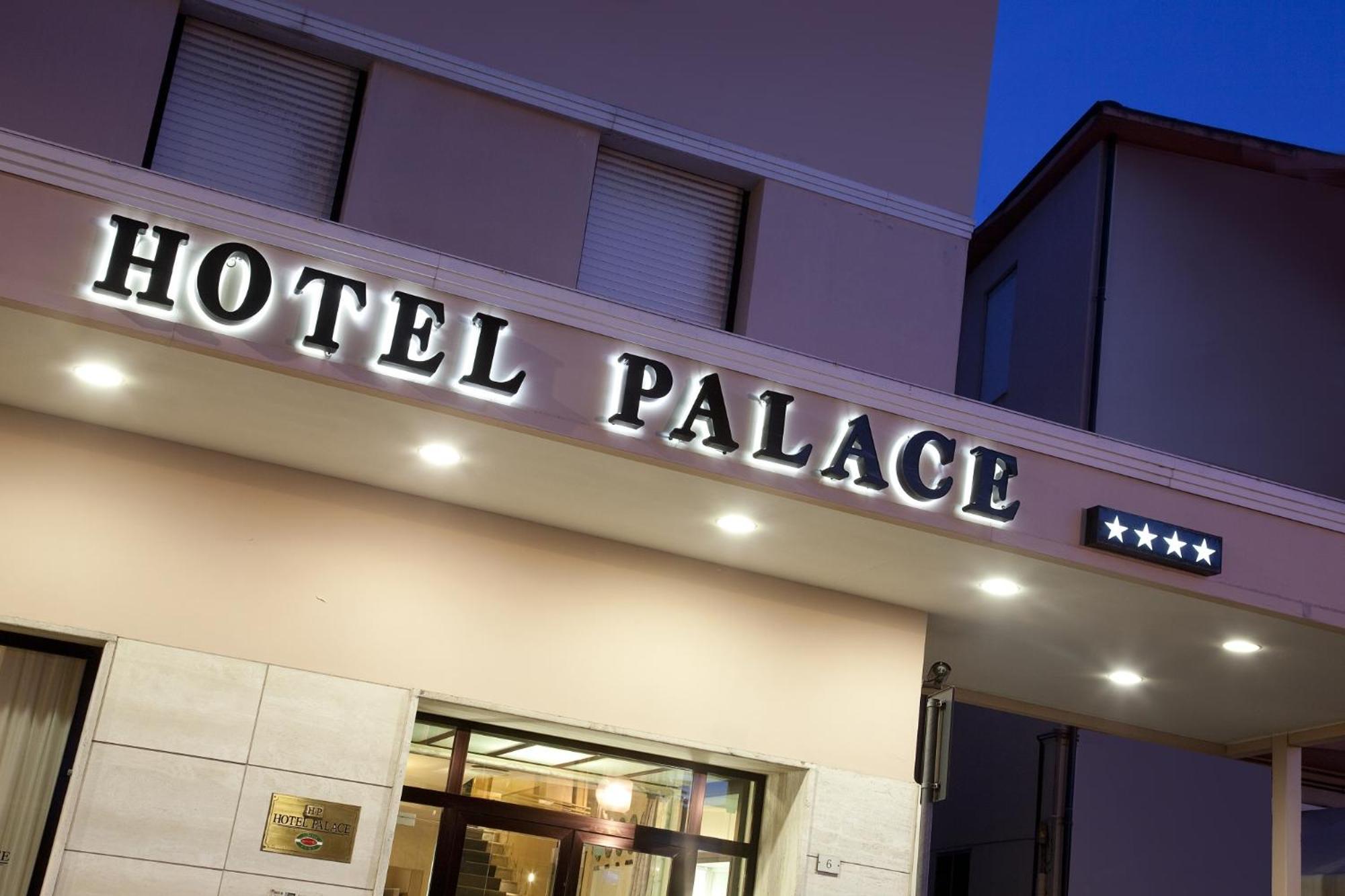 Palace Hotel Чивітанова-Марке Екстер'єр фото
